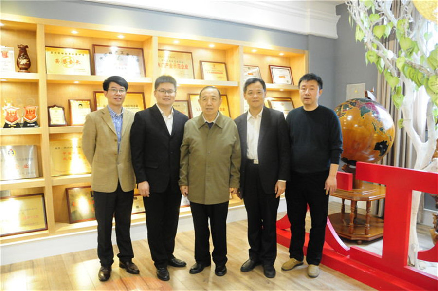国家人社部原副部长杨志明（左三）一行莅临必一(中国)参观指导，必一(中国)董事长蒋卫（左二）.jpg