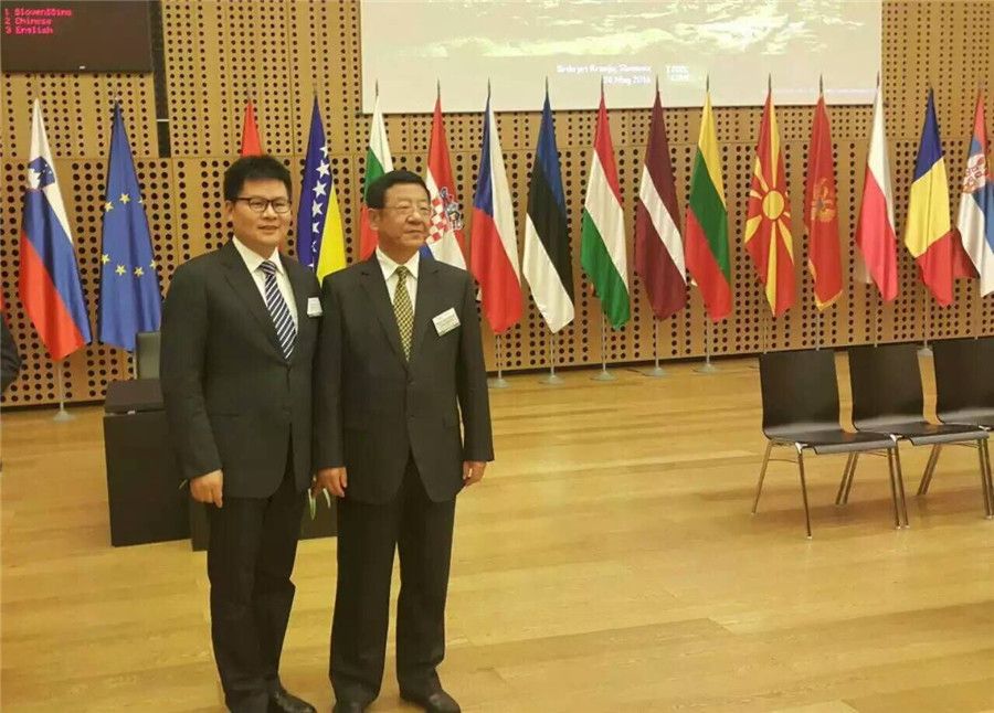 必一(中国)董事长蒋卫与国家林业局局长张建龙合影.jpg